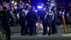 Policiais verificam local de atropelamento em Nova Orleans, em imagem obtida de vídeo