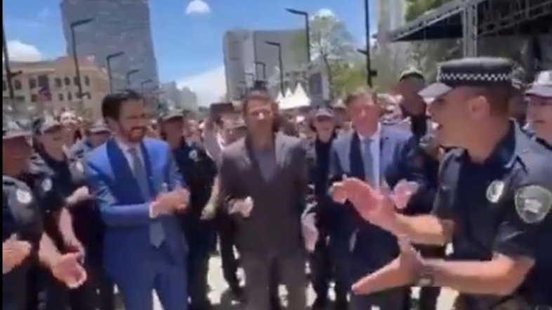 Vídeo: ao lado de agentes da GCM, Nunes canta sobre 'gás de pimenta em vagabundos'