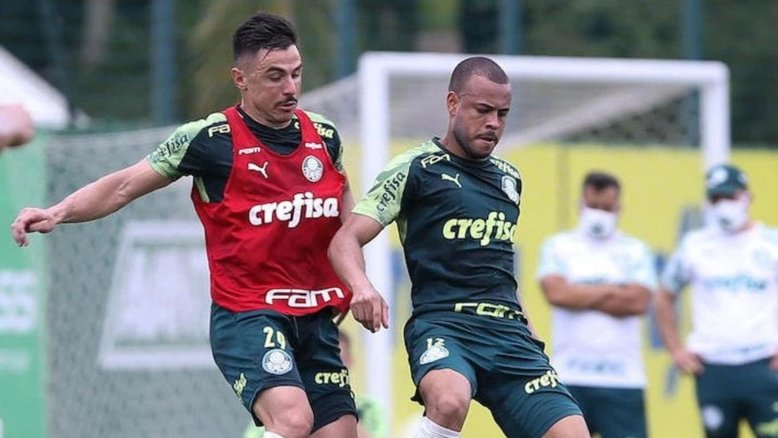 Willian Bigode e Mayke durante treino no Palmeiras