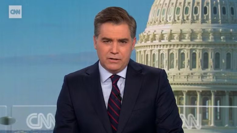 Âncora da CNN que pediu demissão ao vivo já discutiu com Trump e teve credencial suspensa
