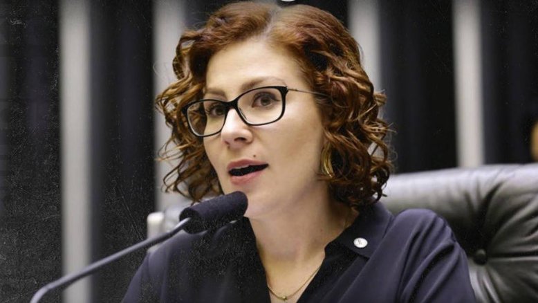 Nunes Marques pede vista e suspende julgamento de Zambelli por porte ilegal de arma