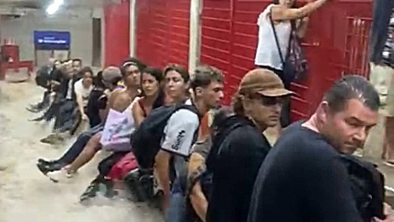 Chuva forte alagou estações de metrô nesta sexta-feira, 24, em São Paulo