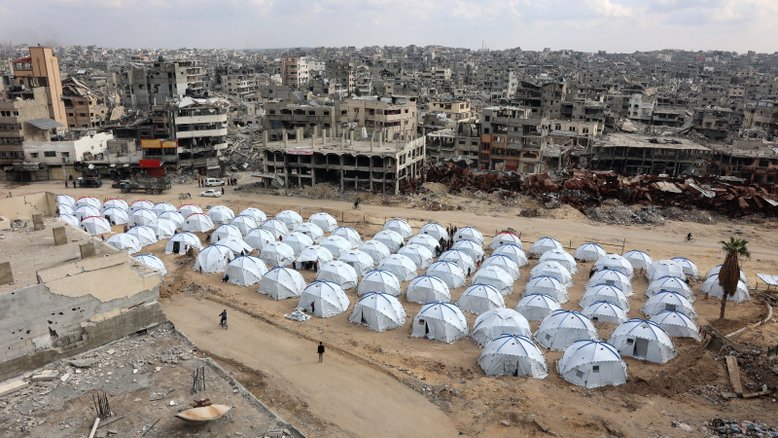 Tendas são espalhadas no bairro de Al-Shujiyya, na Cidade de Gaza