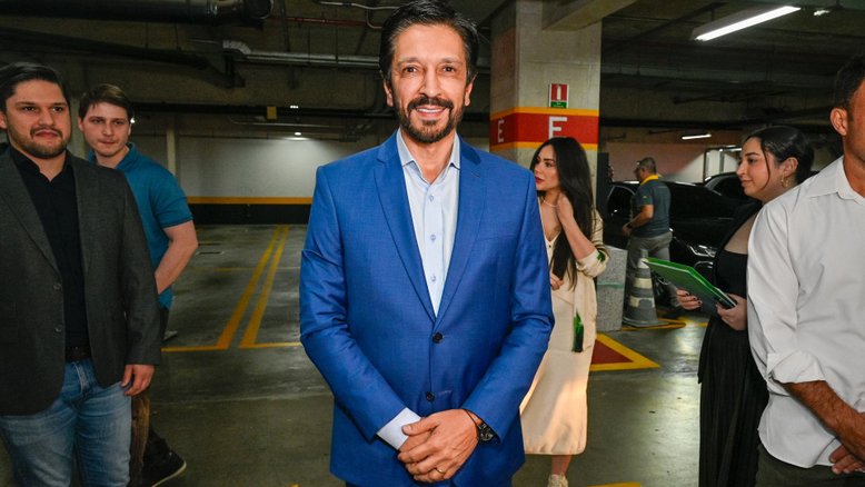 Ricardo Nunes (MDB) na chegada ao debate da TV Globo