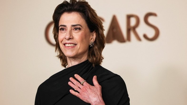 Fernanda Torres assume insegurança financeira e fala de consumo no RJ: ‘Falido'