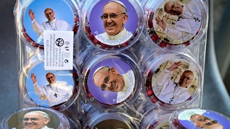 Hospitalização do papa atiça os boatos de uma eventual renúncia