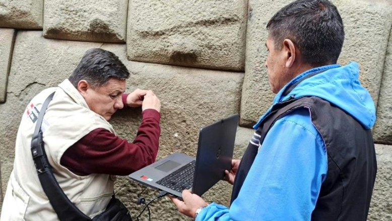 Homem vandaliza Pedra dos 12 Ângulos em Cusco