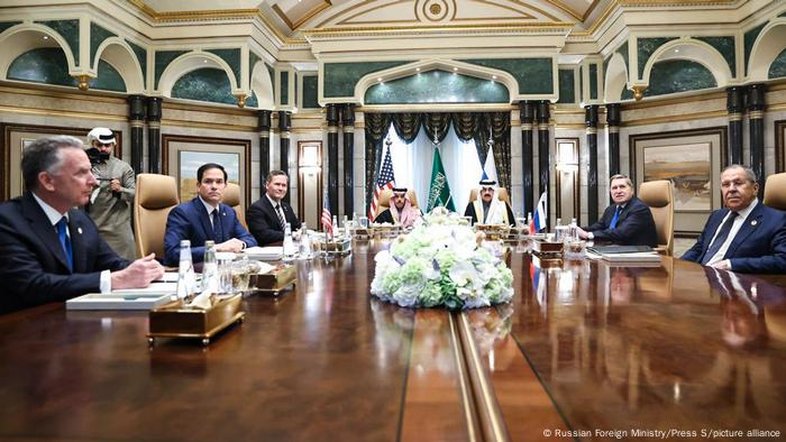 EUA e Rússia querem acabar com guerra na Ucrânia e normalizar relações