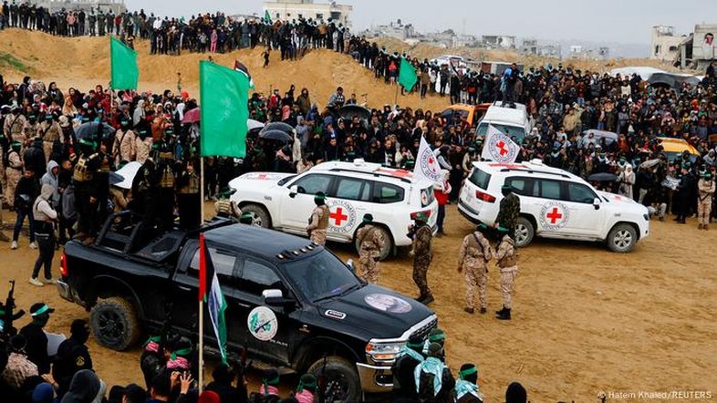 Hamas entrega corpos de 4 reféns israelenses à Cruz Vermelha