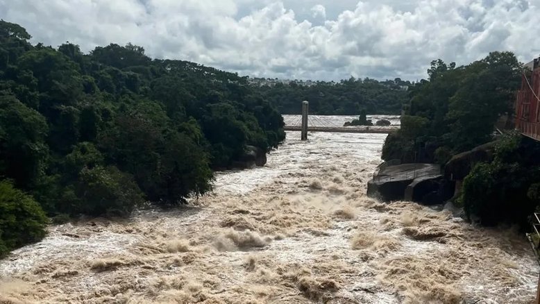 Complexo da cachoeira em Salto, SP