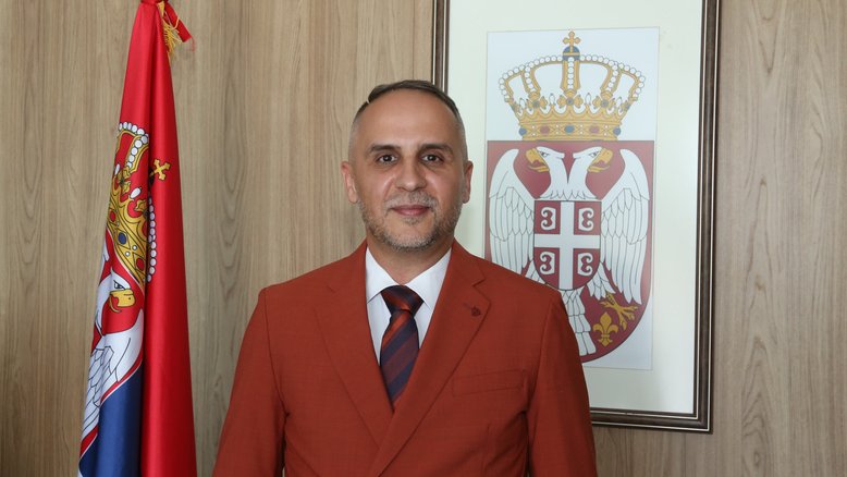 O embaixador da Sérvia, Aleksandar Ristic