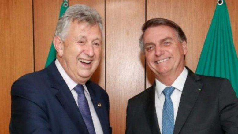 Quem é o senador que sugeriu que o Exército roubasse urna do TSE