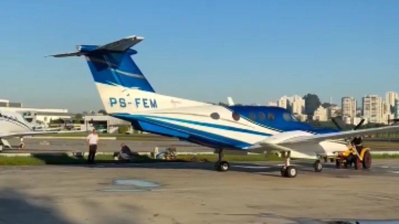 Avião de pequeno porte