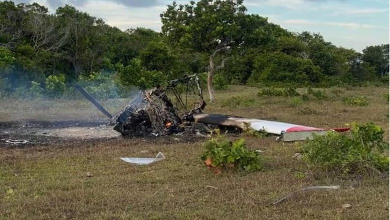 Avião de pequeno porte cai, explode e deixa uma pessoa morta e outra ferida na Bahia