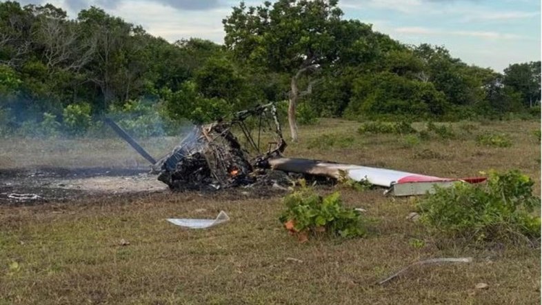Avião de pequeno porte cai, explode e deixa uma pessoa morta e outra ferida na Bahia