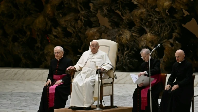 Papa Francisco continua com bronquite e pede para assessor ler discurso