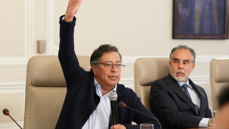 Presidente da Colômbia pede renúncia de todo o seu gabinete