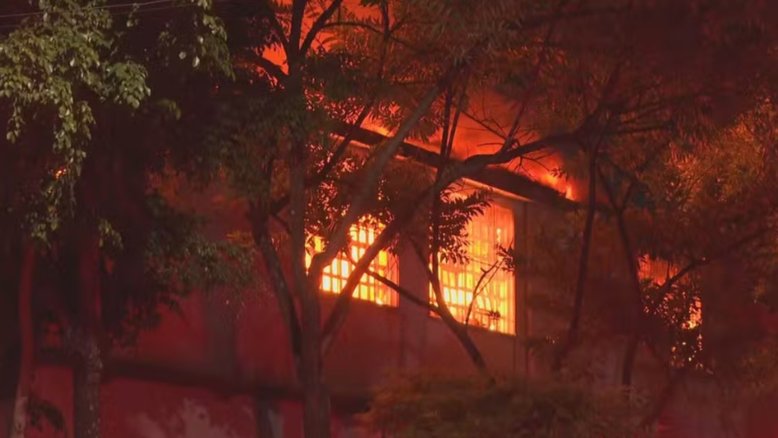 incêndio em fábrica
