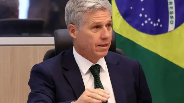 Ministro chama Bolsonaro de 