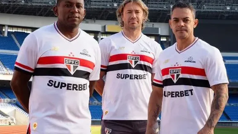 São Paulo apresenta nova camisa para 2025, inspirada nos 20 anos do tri mundial