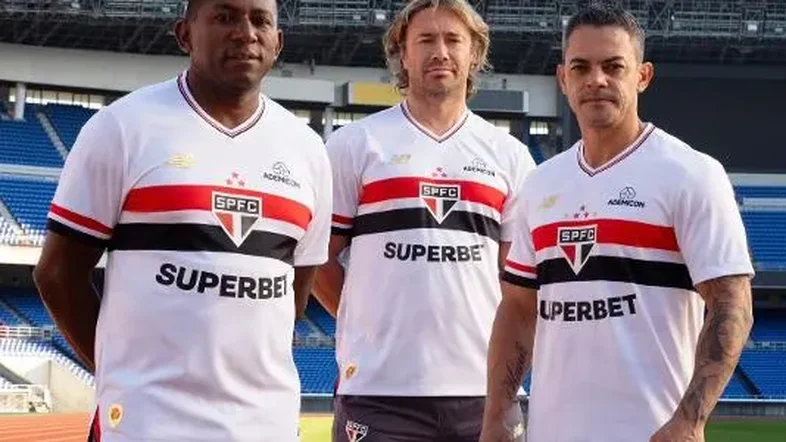 São Paulo apresenta nova camisa para 2025, inspirada nos 20 anos do tri mundial