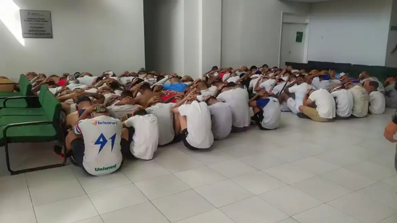 Torcedores de Fortaleza e Ceará foram detidos após uma briga generalizada