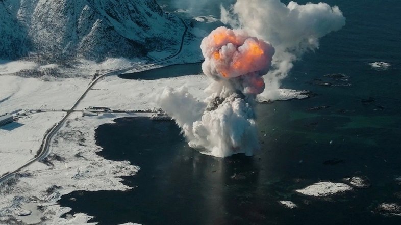 Fotografia mostra a explosão no mar após a queda do primeiro foguete orbital a decolar da Europa