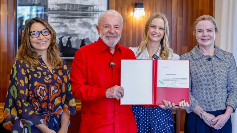 Lula indica advogada Verônica Abdalla Sterman para ministra do STM no dia  da mulher