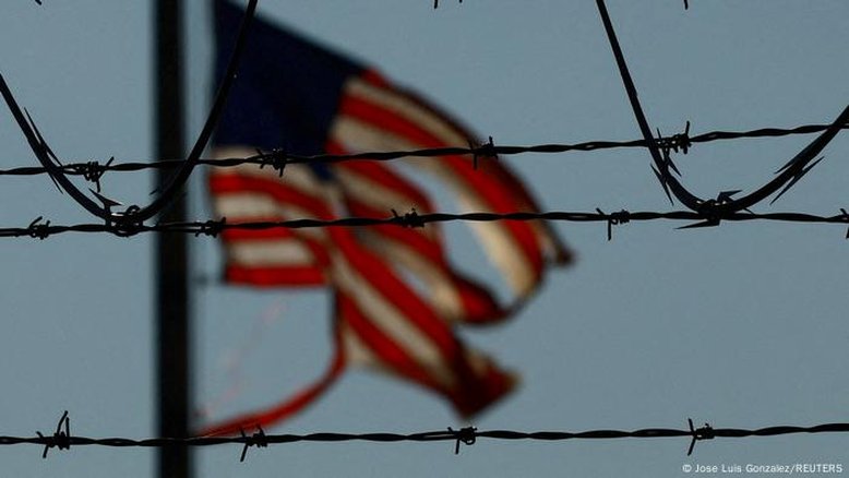 Brasileiros denunciam detenção migratória desumana nos EUA