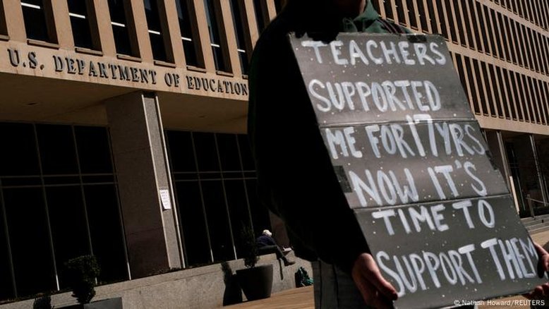 Trump avança com fechamento de Departamento de Educação nos EUA