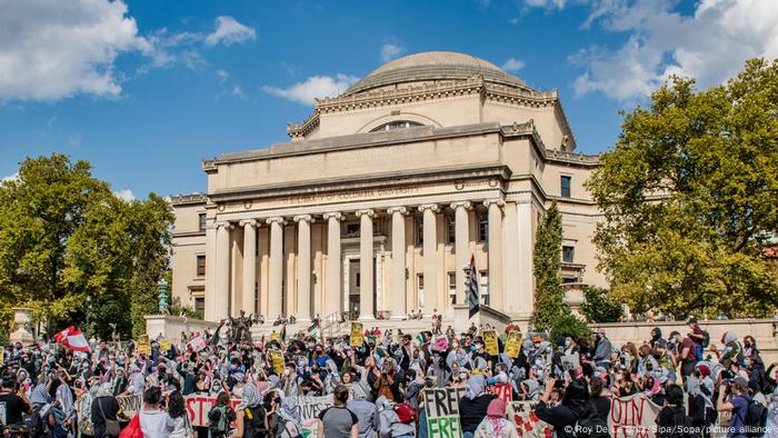 Após ser ameaçada com cortes, Universidade de Columbia cede a Trump