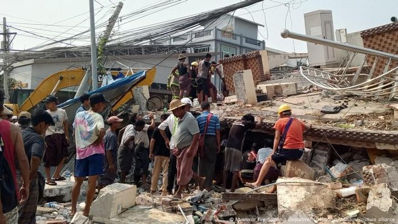 Terremoto em Mianmar, país sob repressão militar, tem dimensão também espiritual