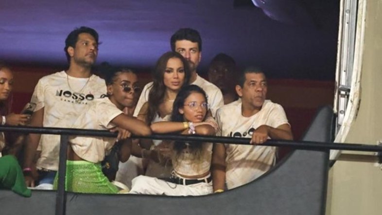 Anitta é vista com novo affair