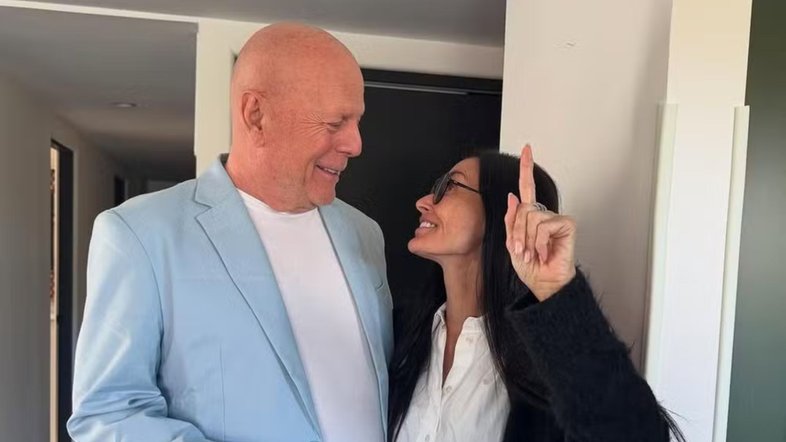 Bruce Willis completa 70 anos e comemora com ex-mulher Demi Moore - ISTOÉ  Independente