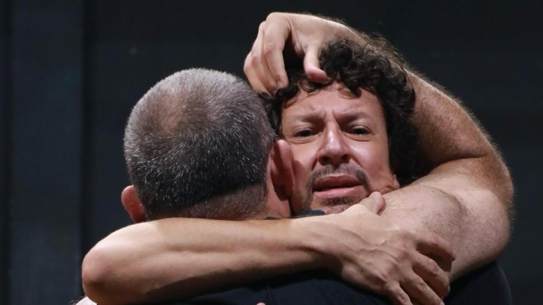 Cena da peça 'Os Pecados da Salvação'