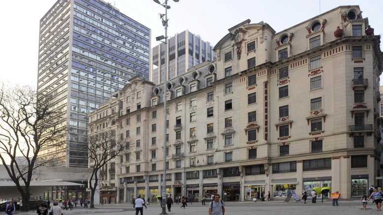 Edifício Lutetia: prédio histórico da Praça do Patriarca e é aberto para o público ver de perto processos de investigação artísticos