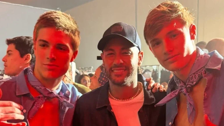 Neymar Jr com Francisco e João Hilbert