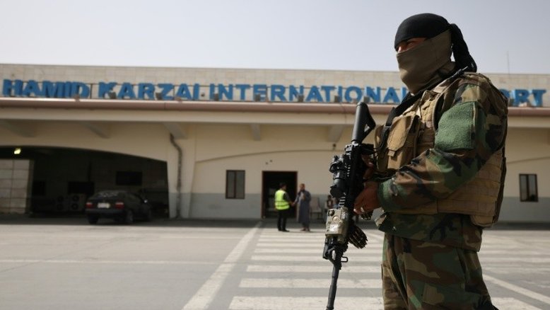 Suspeito de atentado no aeroporto de Cabul comparece a tribunal nos EUA