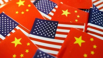 Bandeiras dos Estados Unidos e da China