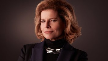 Debora Bloch caracterizada com a vilã de "Vale Tudo", Odete Roitman