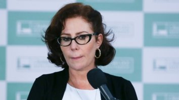 Deputada Carla Zambelli durante coletiva na Câmara dos Deputados.