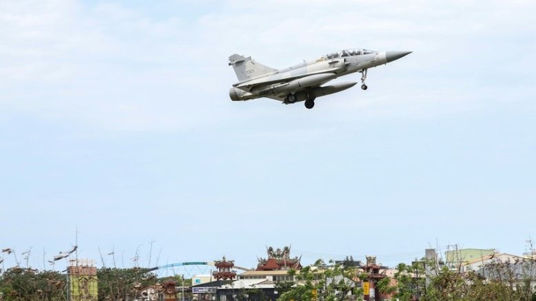 China afirma que concluiu dois dias de manobras militares ao redor de Taiwan