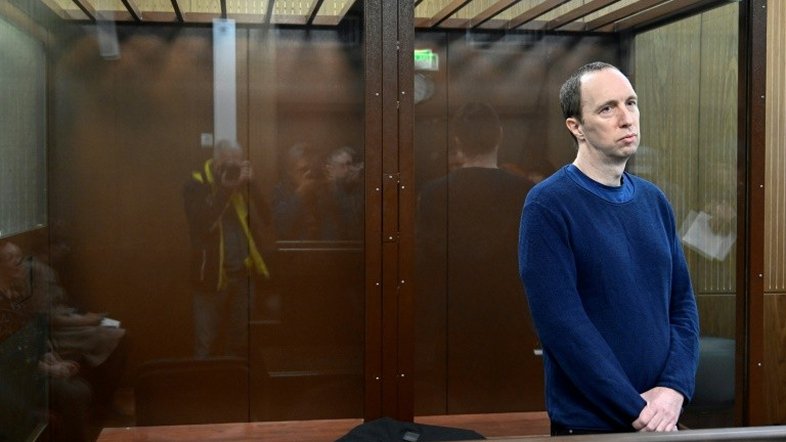 Americano acusado de agredir policial na Rússia irá para hospital psiquiátrico