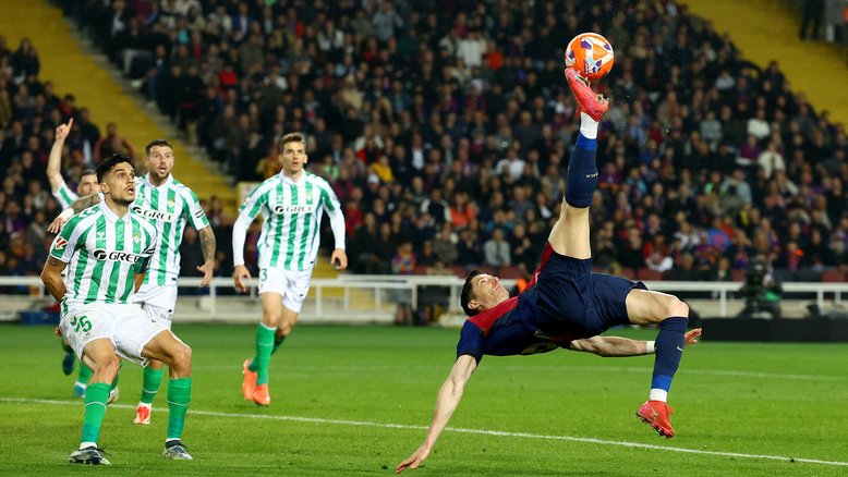 REUTERS/Albert Gea
