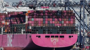 Governo Trump alivia taxas sobre navios construídos pela China