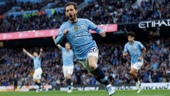 Bernardo Silva comemora seu gol em triunfo do City