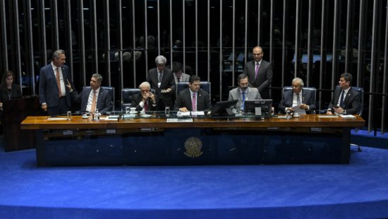 Senado aprova projeto que simplifica licenciamento ambiental; texto vai à Câmara