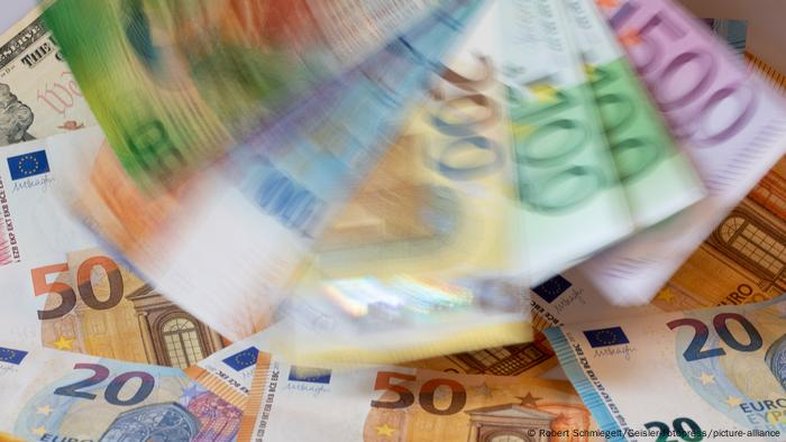 Euro se valoriza como porto seguro em meio a tumulto nos EUA