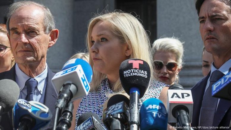 Morre mulher que denunciou príncipe Andrew por abuso sexual