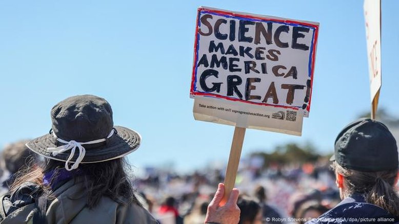 Europa age para atrair acadêmicos americanos pressionados por Trump